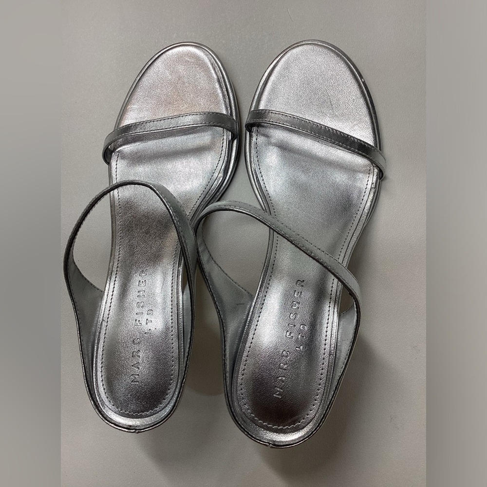 Marc Fisher Alonde ‎ Silver Leather Heeled Slide Sandal Size 8.5 - Picture 9 of 15